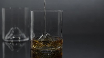 Viski Mountain Decanter and Tumbler - Thumbnail 5