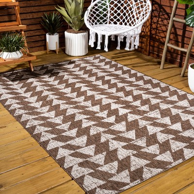 Moroccan Flair 4' x 6' Brown/Beige Synthetic Geometric Area Rug
