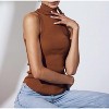 Women's NOON RIBBED MODAL-BLEND JERSEY SLEEVELESS TURTLENECK TOP - geel - 3 of 4