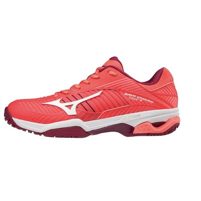 coral colored tennis shoes