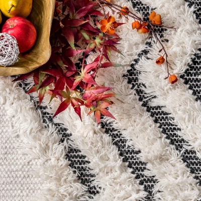 Handmade Ivory Wool Braided Round Shag Area Rug, 60 in Diameter