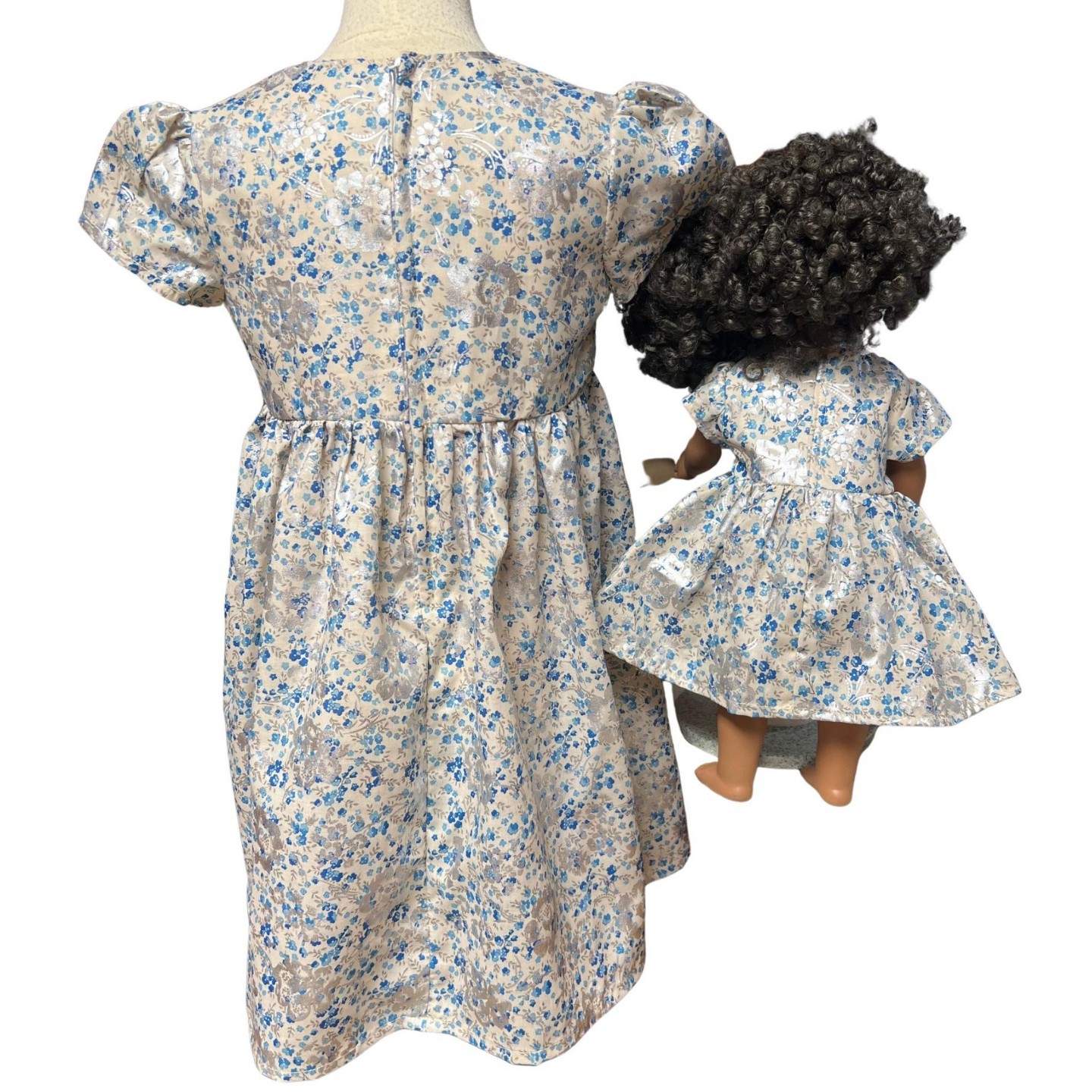 Детские платья Doll Clothes Superstore Matching Girl Size 5 and 18 Inch Doll Dresses – Blue Floral Dress Set with Silver Accents, цвет: Синий — фото 4