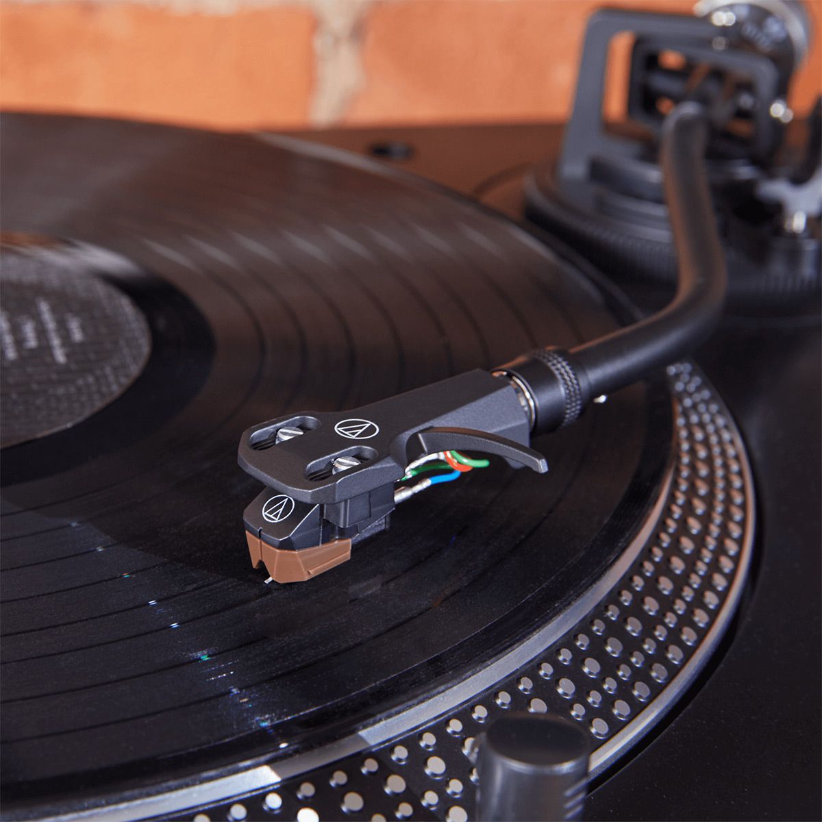 Audio-Technica AT-VM95SH/H Headshell & MM Cartridge Combo Kit - thumbnail 4