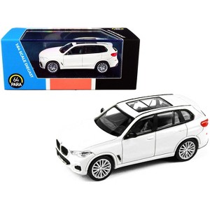 BMW X5 (G05) with Sunroof Mineral White 1/64 Diecast Model Car by Paragon - 1 of 3