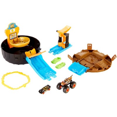 Hot Wheels Monster Trucks Stunt Tire Playset