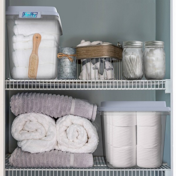 Tina de almacenamiento de plástico transparente Hefty 32qt con tapa apilable gris HI-RISE: asas de cierre, botes universales de utilidad 2
