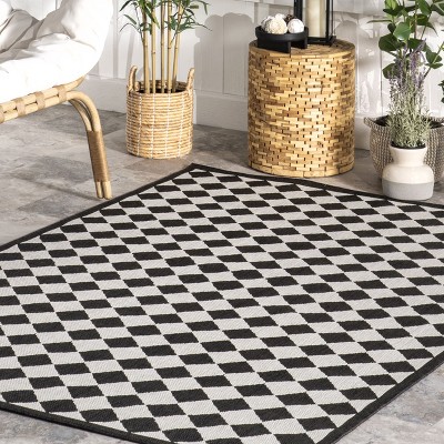 Black and White Checkered Synthetic Indoor Outdoor Rug, 4' x 6'