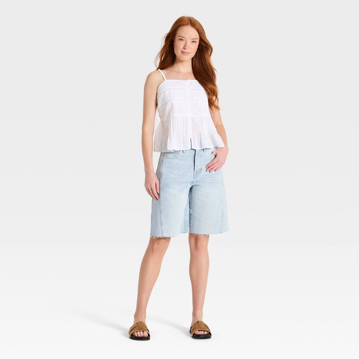 Women's Light Wash Barrel Shorts 10.25" - Universal Thread™