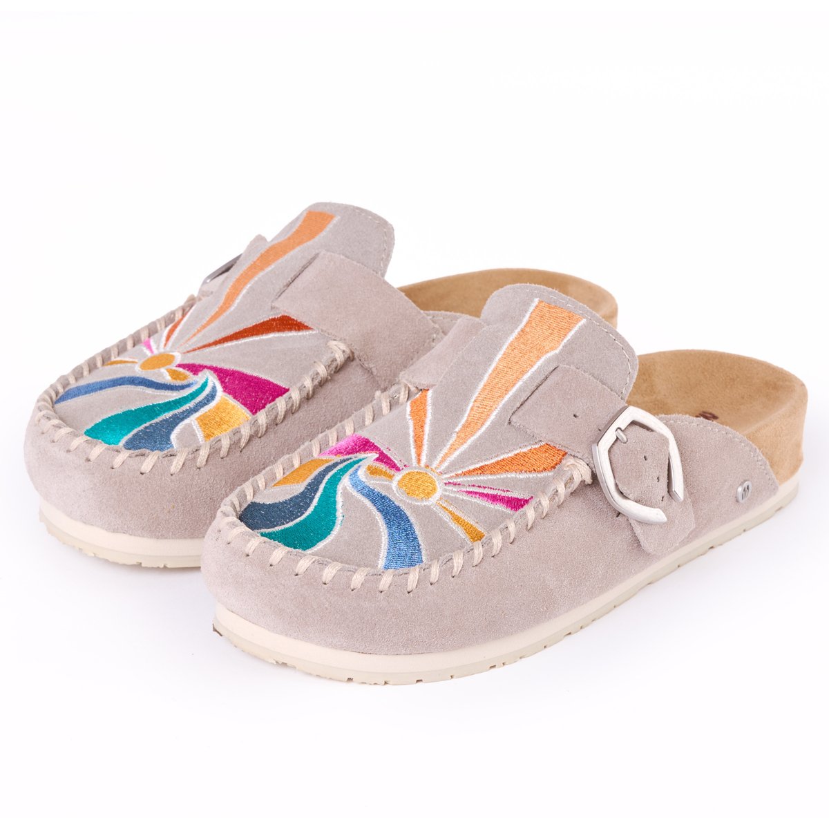 Женские сабо Minnetonka Women's Suede Buckle Clogs 6000902 Simply Taupe Sunset - 8 — фото 3