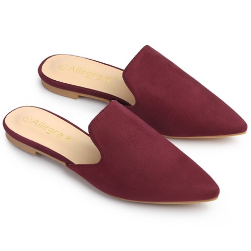 Pointed toe clearance flat slides