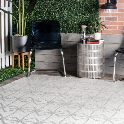 Light Gray Geometric Trellis 80'' Synthetic Indoor/Outdoor Rug