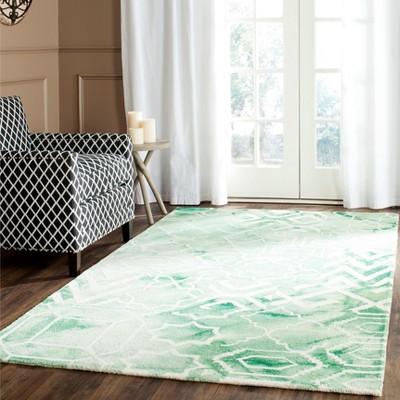 Green and Ivory Hand-Tufted Wool Area Rug, 5' x 8'