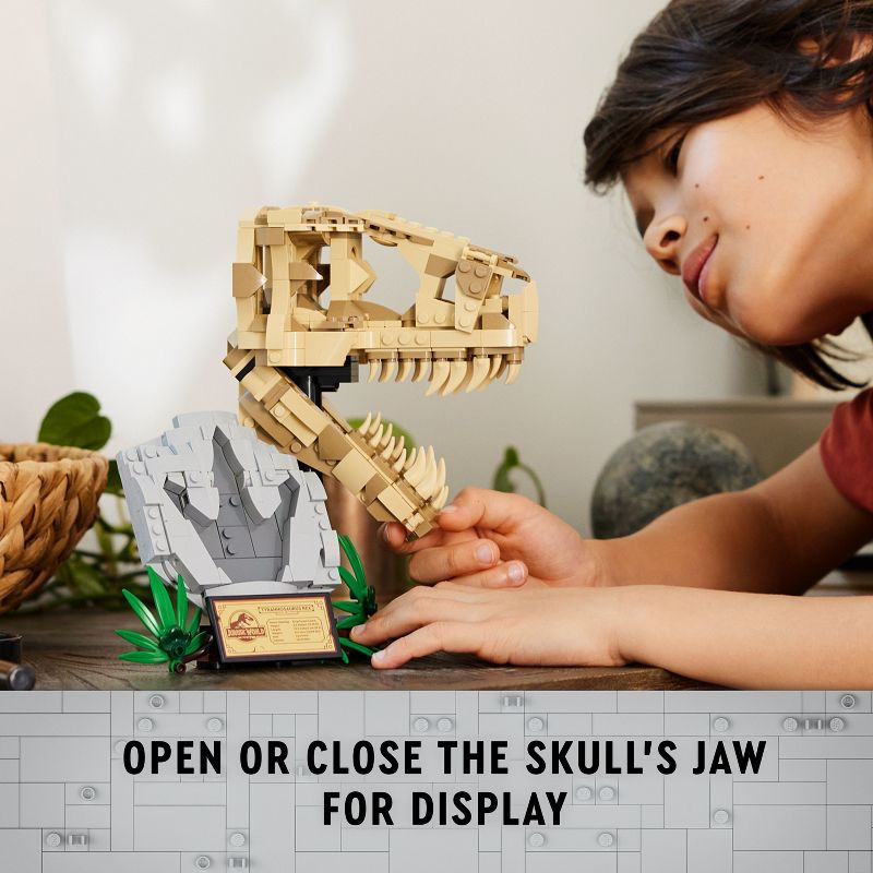 LEGO Jurassic World Dinosaur Fossils: T. rex Skull Toy 76964, 4 of 10