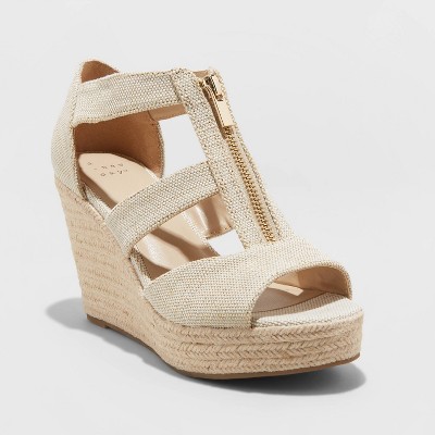 womens cream pumps