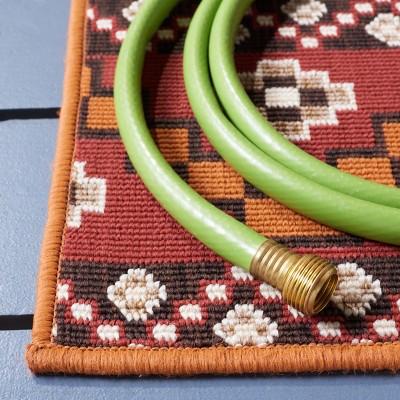 Red/Chocolate Synthetic 5' x 7' Easy Care Indoor/Outdoor Rug