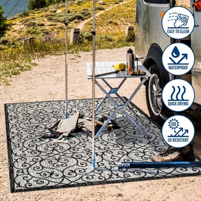 Boho-Chic Spanish Filigree Light Gray & Black 9'x12' Outdoor Rug