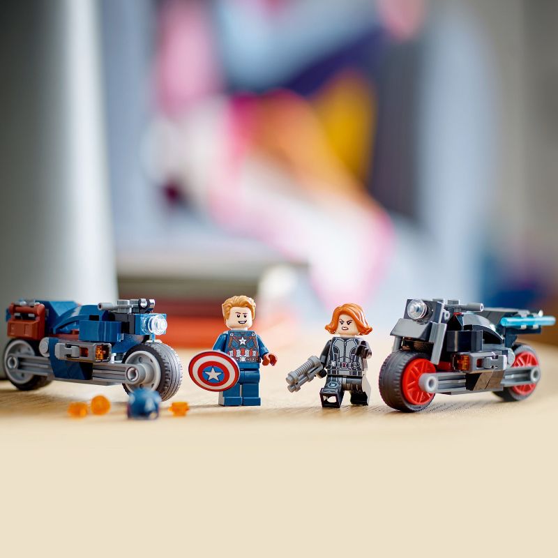 LEGO Marvel Black Widow &#38; Captain America Motorcycles Playset 76260, 4 of 8
