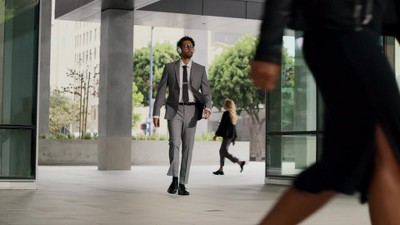 Play Bose Noise Cancelling Over-Ear Bluetooth Wireless Headphones 700, 3 of 12, play video