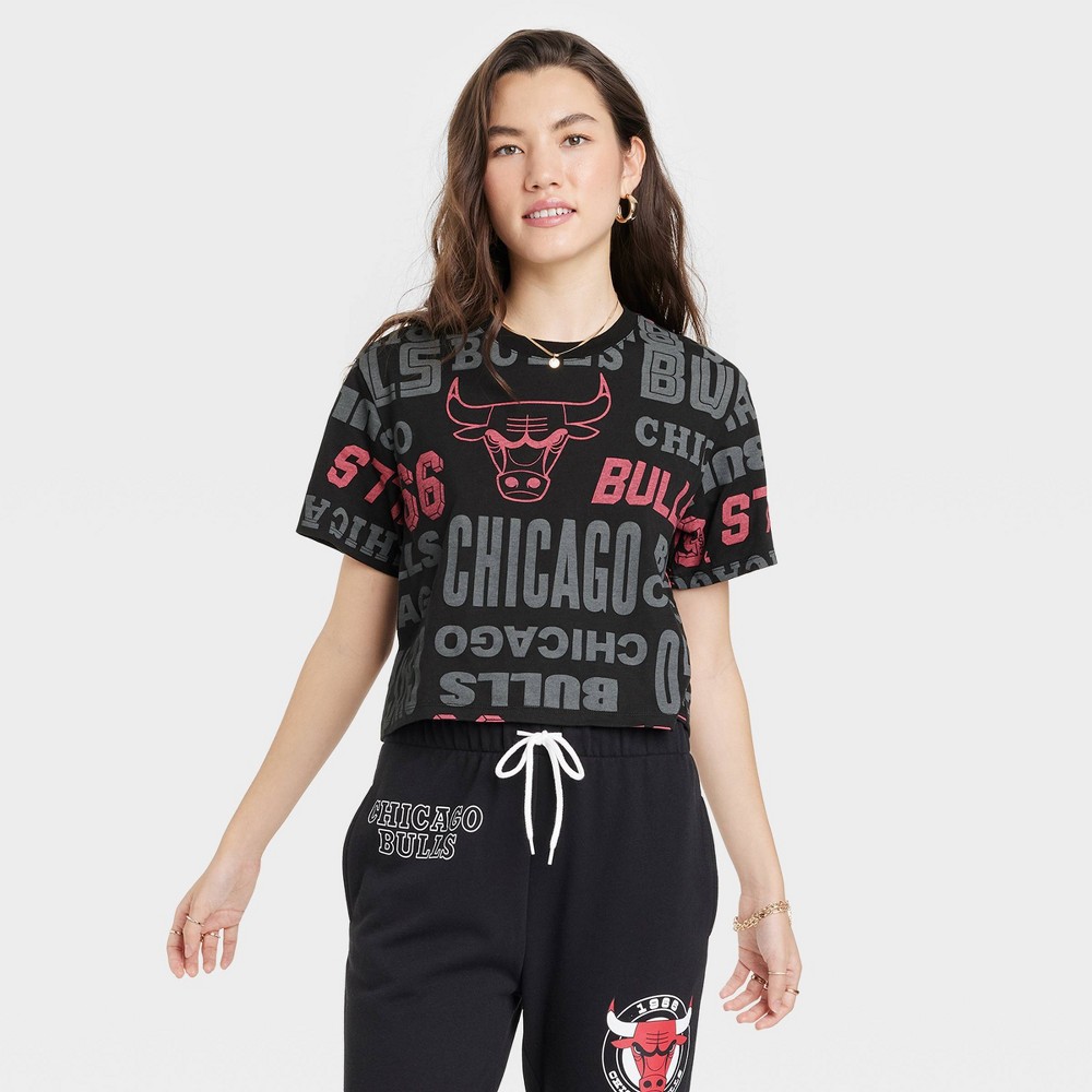 Women's Chicago Bulls NBA Cropped Short Sleeve Graphic T-Shirt - Black S