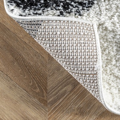 4' x 6' Black and White Reversible Shag Area Rug