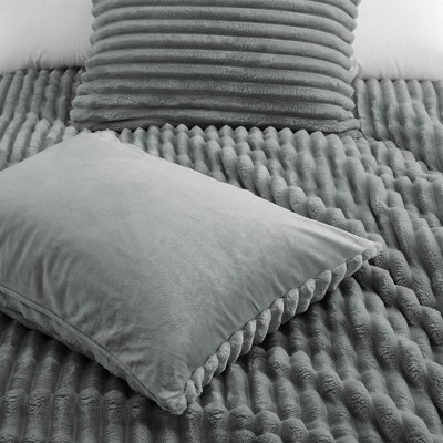 Dark Grey Ribbed Flannel King Comforter Set with Pillowcases
