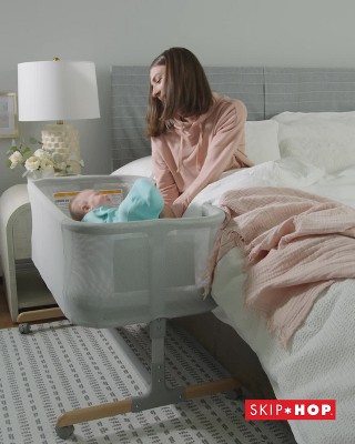  Skip Hop Cozy-Up 2-in-1 Bedside Sleeper Grey and