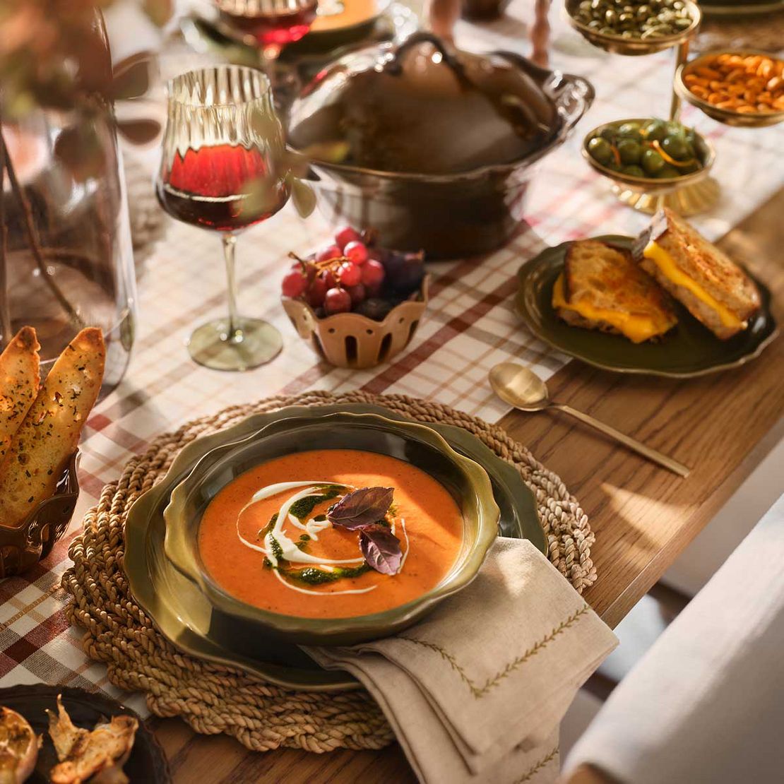 Autumnal set dining table 