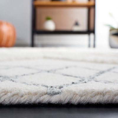 Hand-Tufted Ivory and Black Wool Runner Rug, 2'3" x 8'