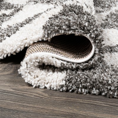 Moroccan-Inspired Geometric Gray Shag Rug 4' x 6'