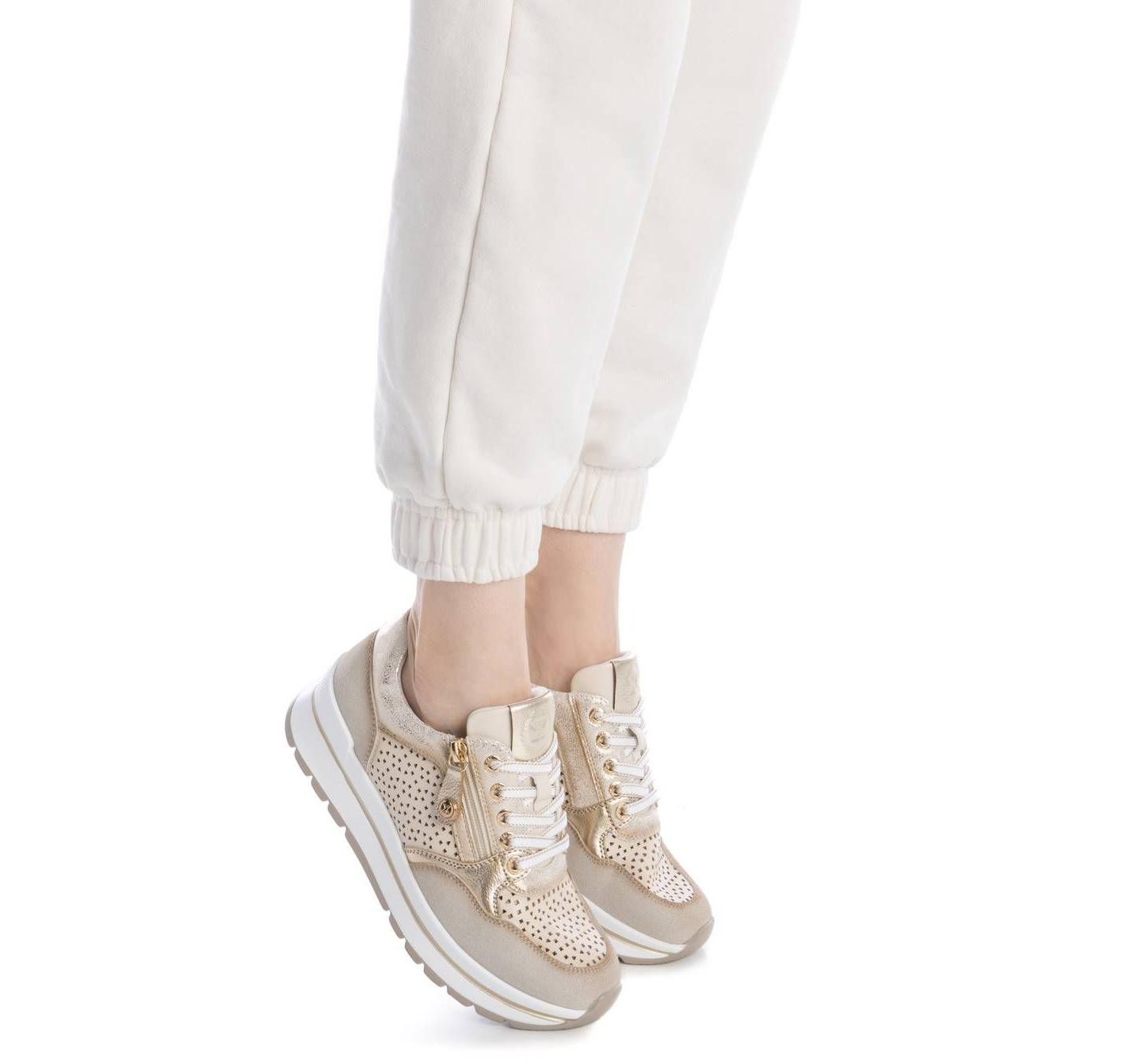 Женские кроссовки XTI Fashion Sneakers with side zipper 143729 Beige, цвет: Бежевый — фото 2
