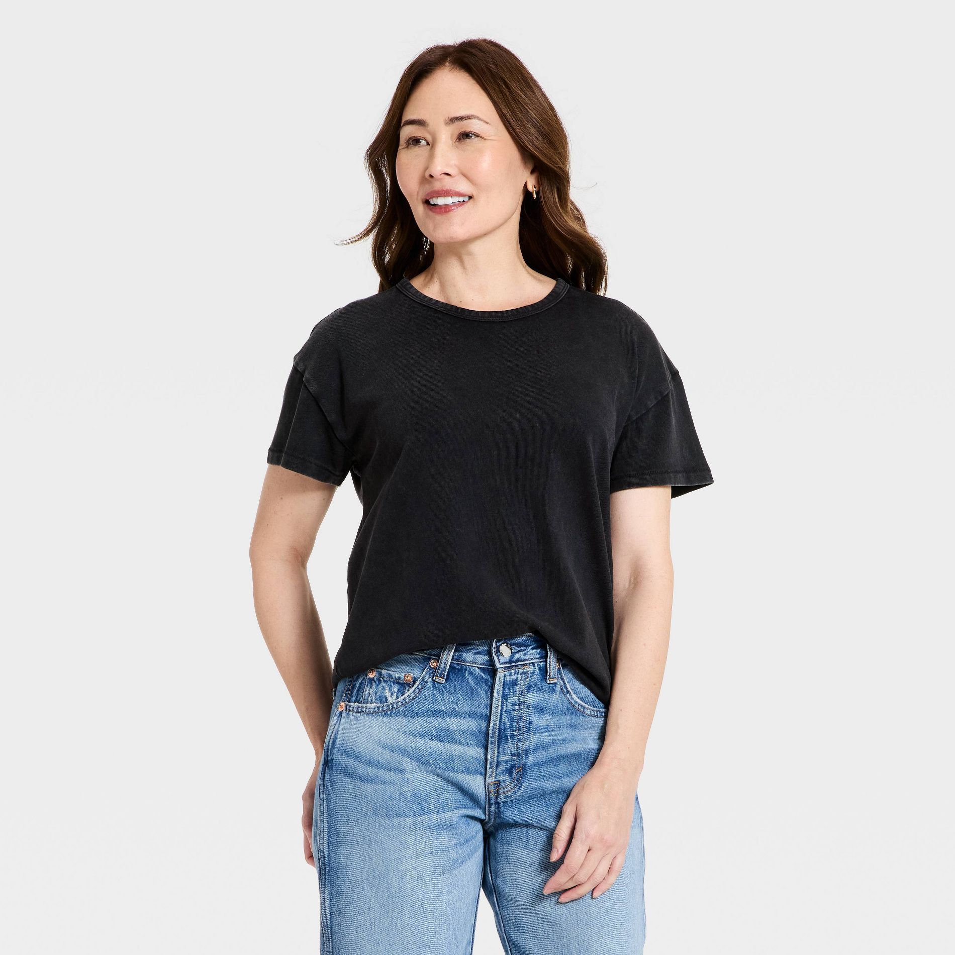 Women's Short Sleeve Boyfriend T-Shirt - Universal Thread™