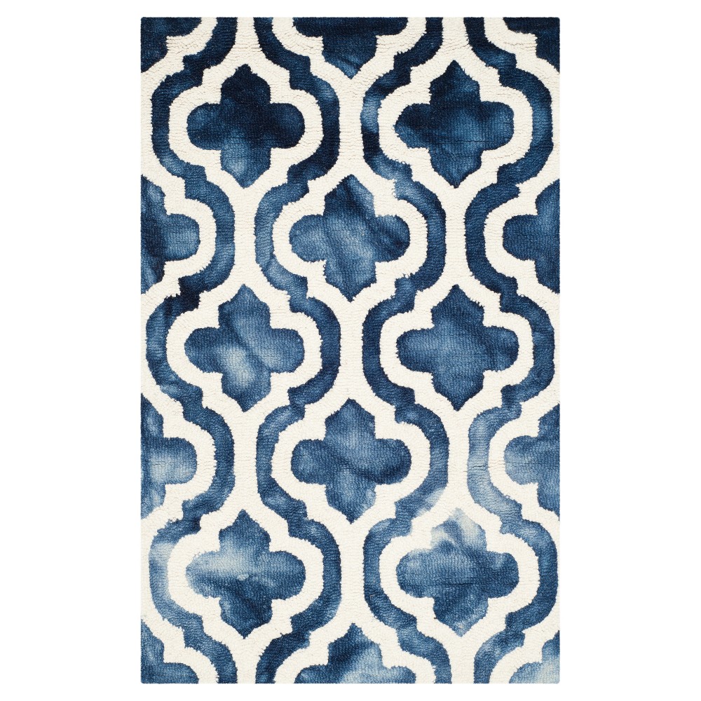 Harper Accent Rug - Navy / Ivory (2'6inx4') - Safavieh