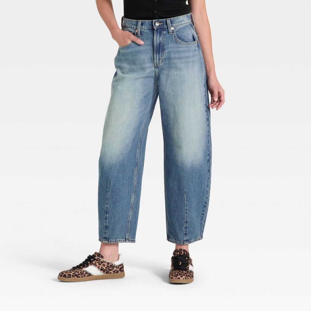Women's High-Rise Easy Barrel Ankle Jeans - Universal Thread™ Medium Wash 2