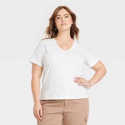 Women's Sensory Friendly Short Sleeve V-Neck T-Shirt - Universal Thread™