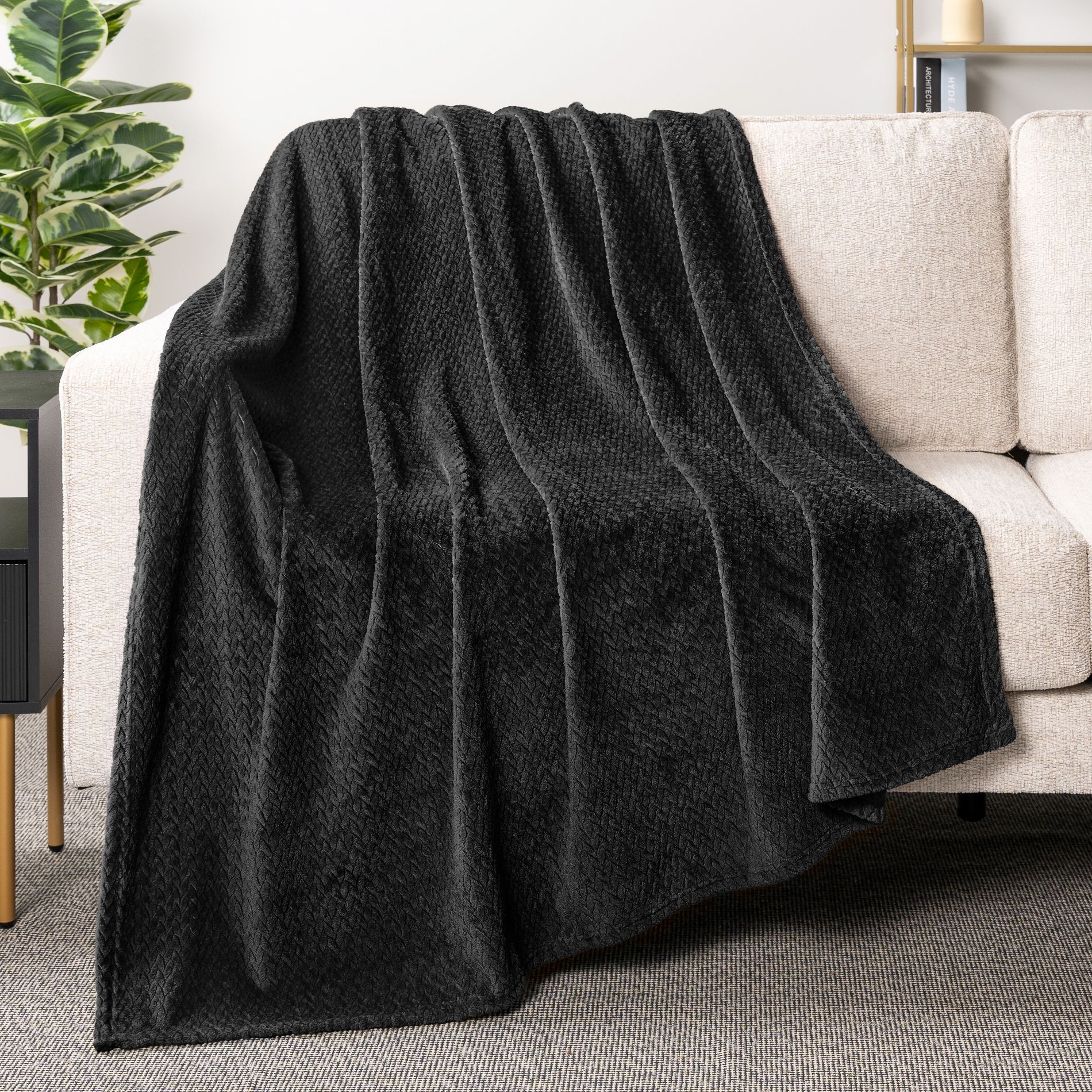 PAVILIA Lightweight Fleece Throw Blanket for Couch, Soft Warm Flannel Blankets for Bed