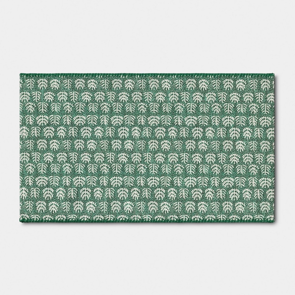 1'8"x2'10" Christmas Tree Print Rug - Threshold™