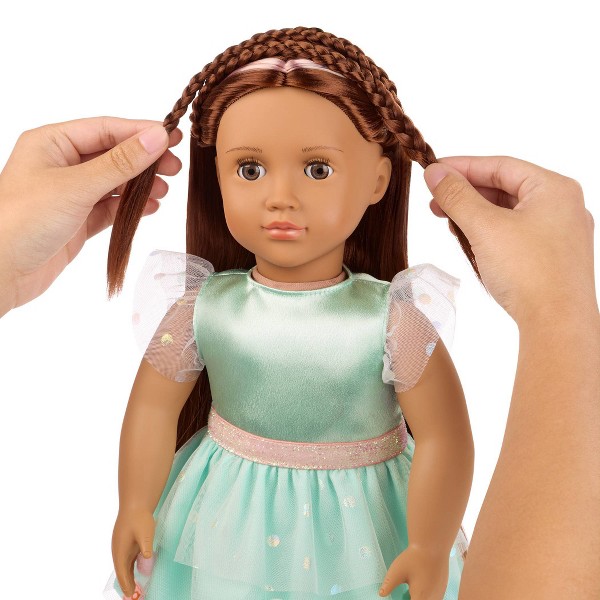 Muñeca Our Generation Angelina de 18" con cabello que crece, clips para el cabello y libro de peinados 5