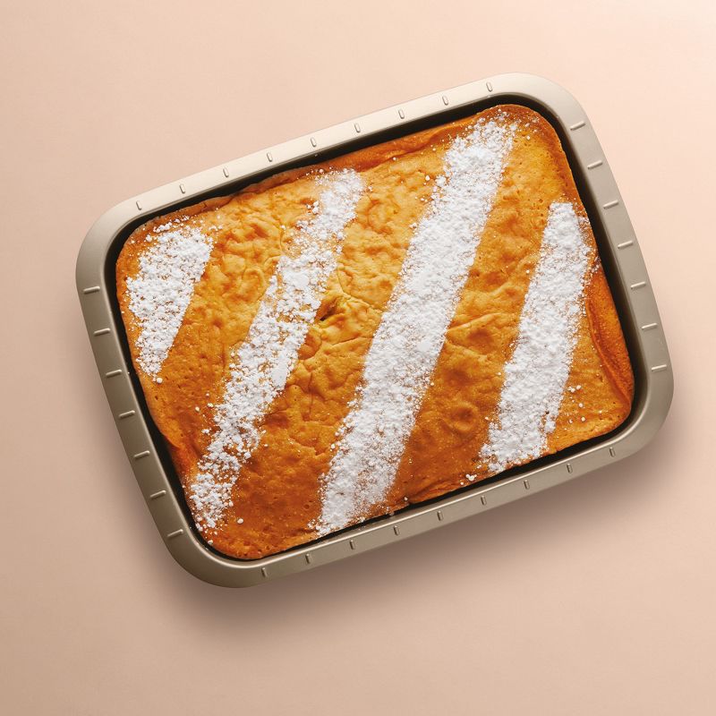 BergHOFF Balance Non-stick Carbon Steel Rectangular Cake Pan 13.25", 4 of 6