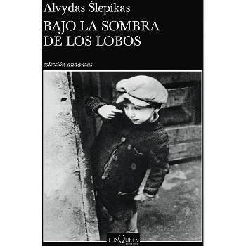 Bajo La Sombra de Los Lobos - by  Alvydas Slepika (Paperback)