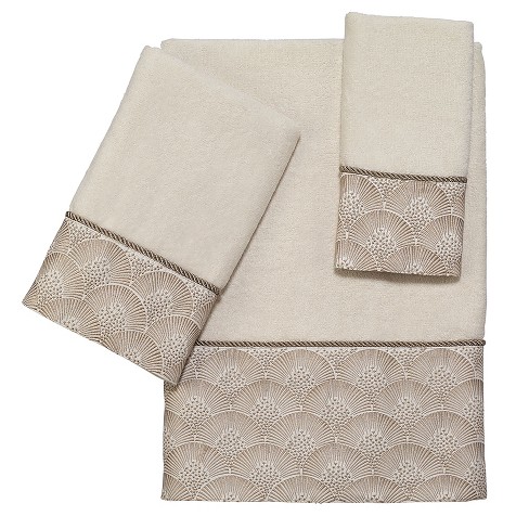 Avanti Coastal Farmhouse Shell Bath Towel