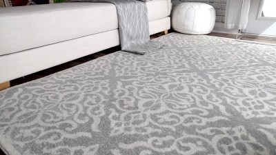 Gray Rectangular 5' x 7' Synthetic Stain-Resistant Rug