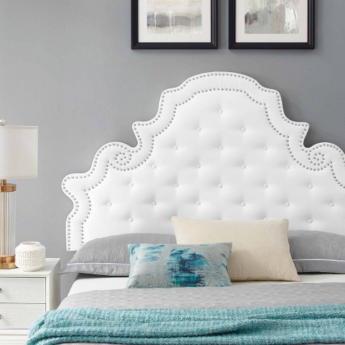 White velvet on sale tufted bed