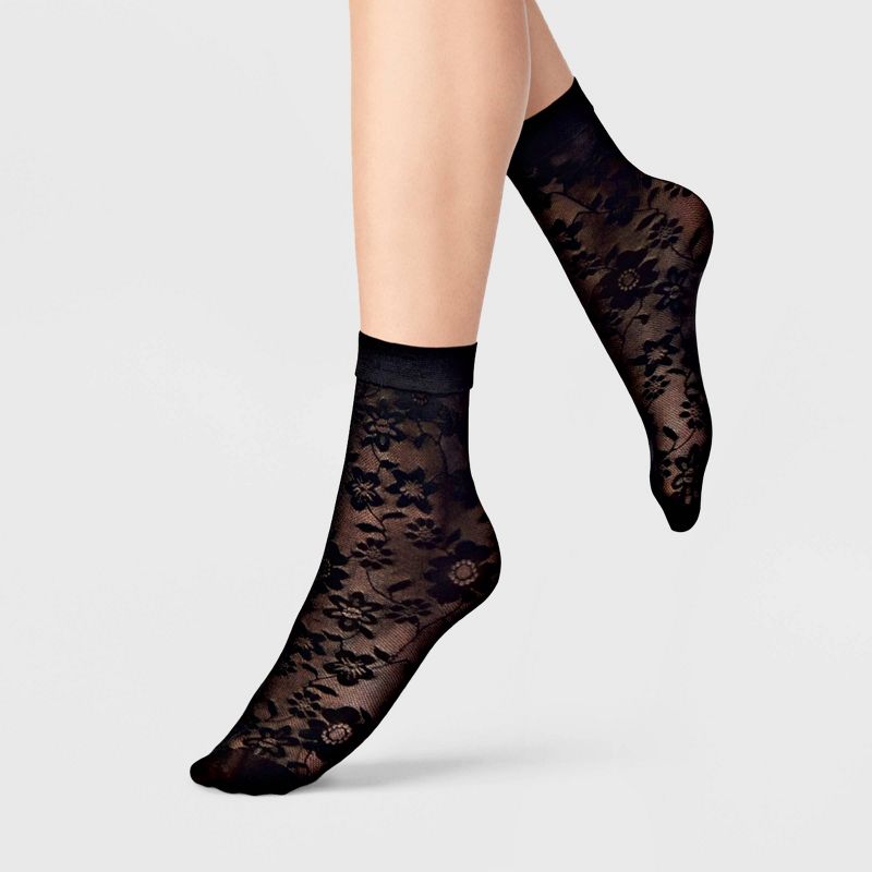 Women&#39;s 2pk Floral Sheer Anklet Socks - A New Day&#8482; Black/White 4-10, 1 of 5