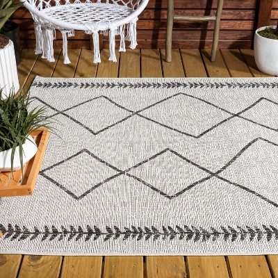 Ivory and Black Synthetic Diamond Trellis 3x5 Area Rug