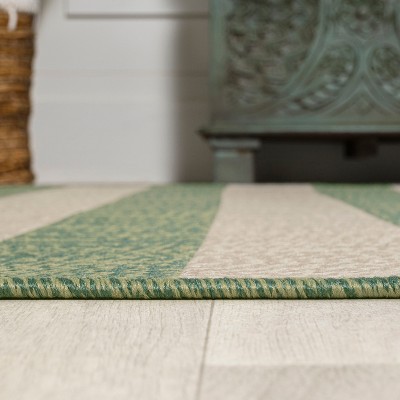 Black and White Synthetic Stripe 4' x 6' Reversible Rug