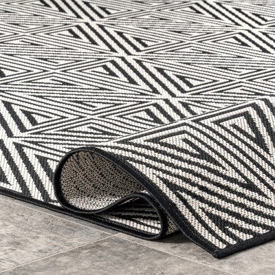 Reversible Black Synthetic 5' x 8' Indoor/Outdoor Easy Care Rug