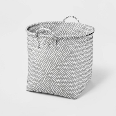 Farmlyn Creek Plastic Storage Baskets, White Nesting Bin Containers with Grey Handles (4 Pack)