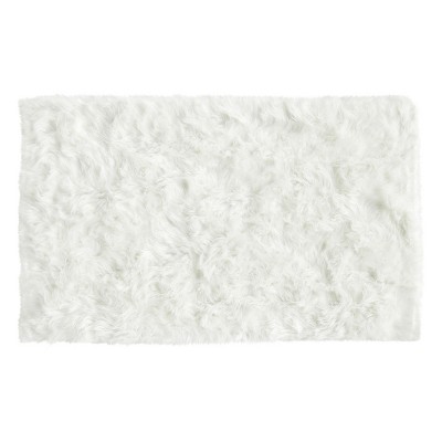 Juvale White Faux Sheepskin Fur Throw Area Rug, Shaggy Mat Runner with Non-Slip Backing, 3x5 Feet