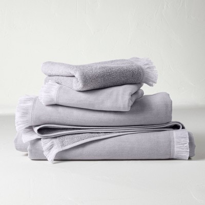 white decorative bath towels