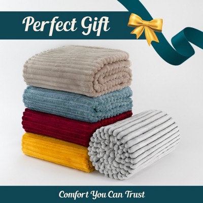 Emerald Green Ribbed Fleece Throw Blanket, 50 x 60 Inches